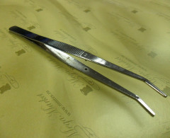 Пинцет загнутый (ребристый) TWE6