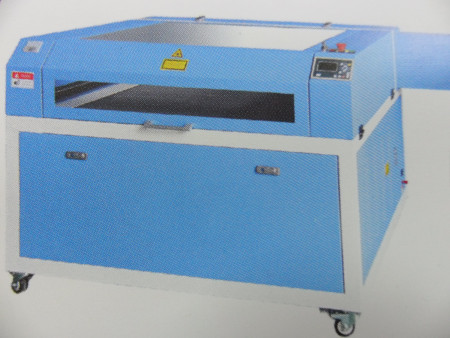 Автоматическая машина для лазерного раскроя и нанесения гравировки SEUNG MIN  L1008